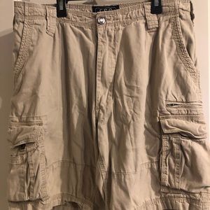 Men’s Champ Sports Gear khaki cargo shorts size 34